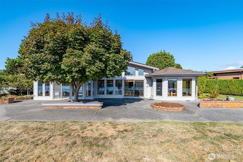 2nd image of 119 Lummi Dr
