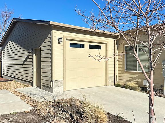 4th image of 63818 Ranch Village Dr #7N