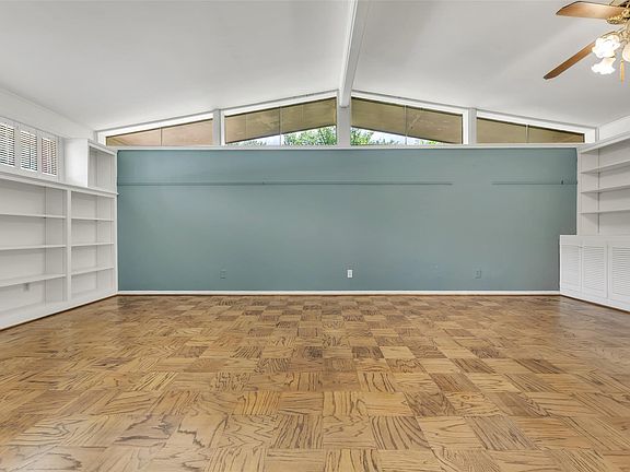 4th image of 407 Timber St
