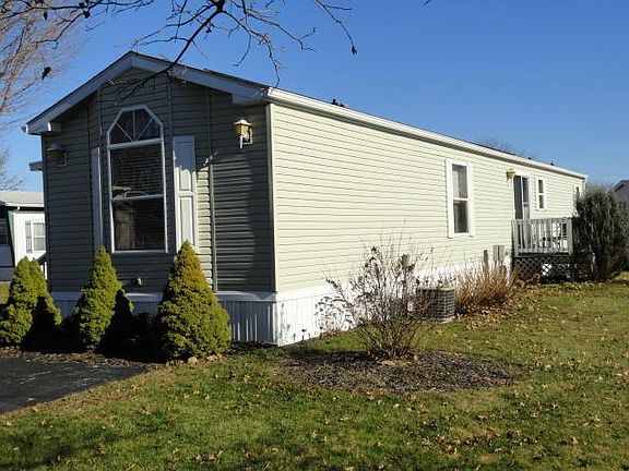 2nd image of 32 Carol Ann Dr