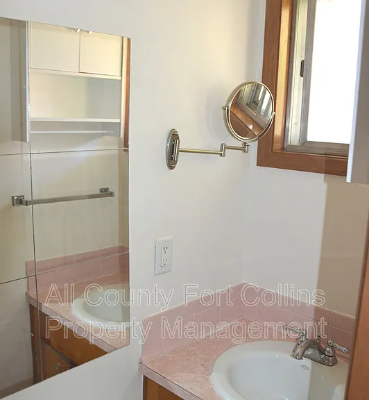 1208 Baker St — Photo 5