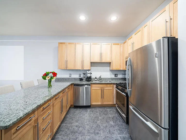 1300 Grand St — Photo 9
