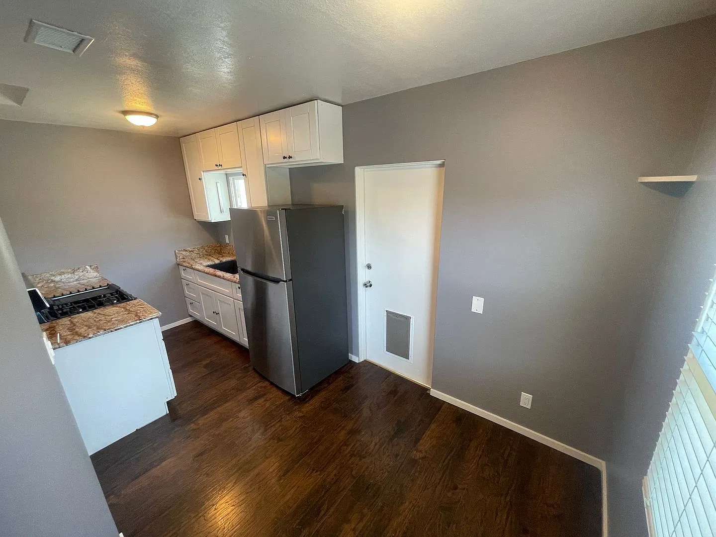 Charming 2-Bedroom Home with Private Yard & Garage in Bankers Hill — Photo 4