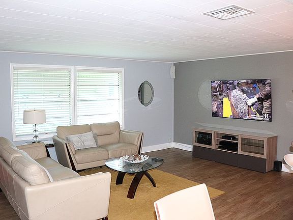 4th image of 202 NE 51st St