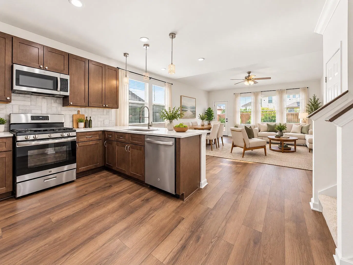 4 bed, 3.0 bath, 2610 sqft, $2,550 — Photo 4