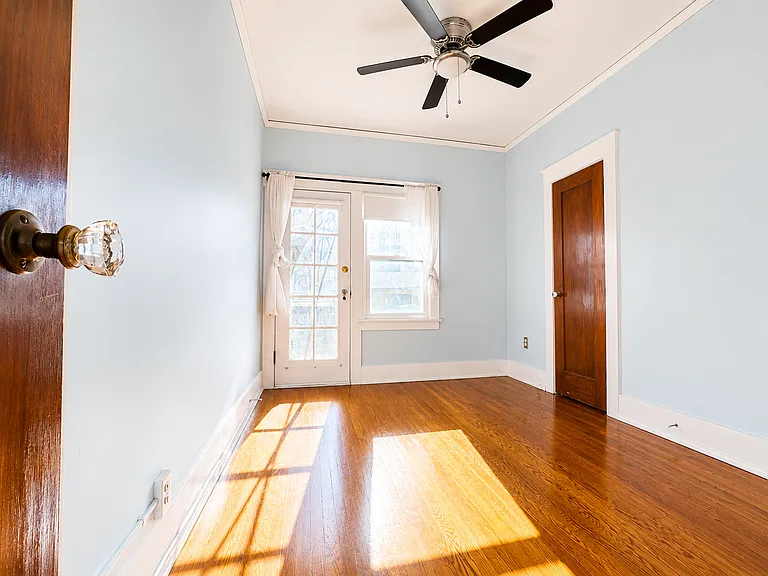 361 S Berendo St — Photo 13
