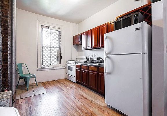 4th image of 763 Park Pl #3F