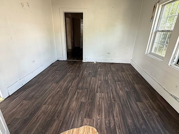 5th image of 537 Beaumont St