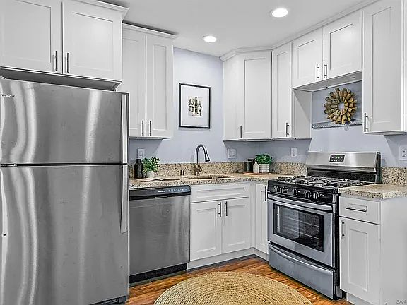 4th image of 3634 Morlan St #1
