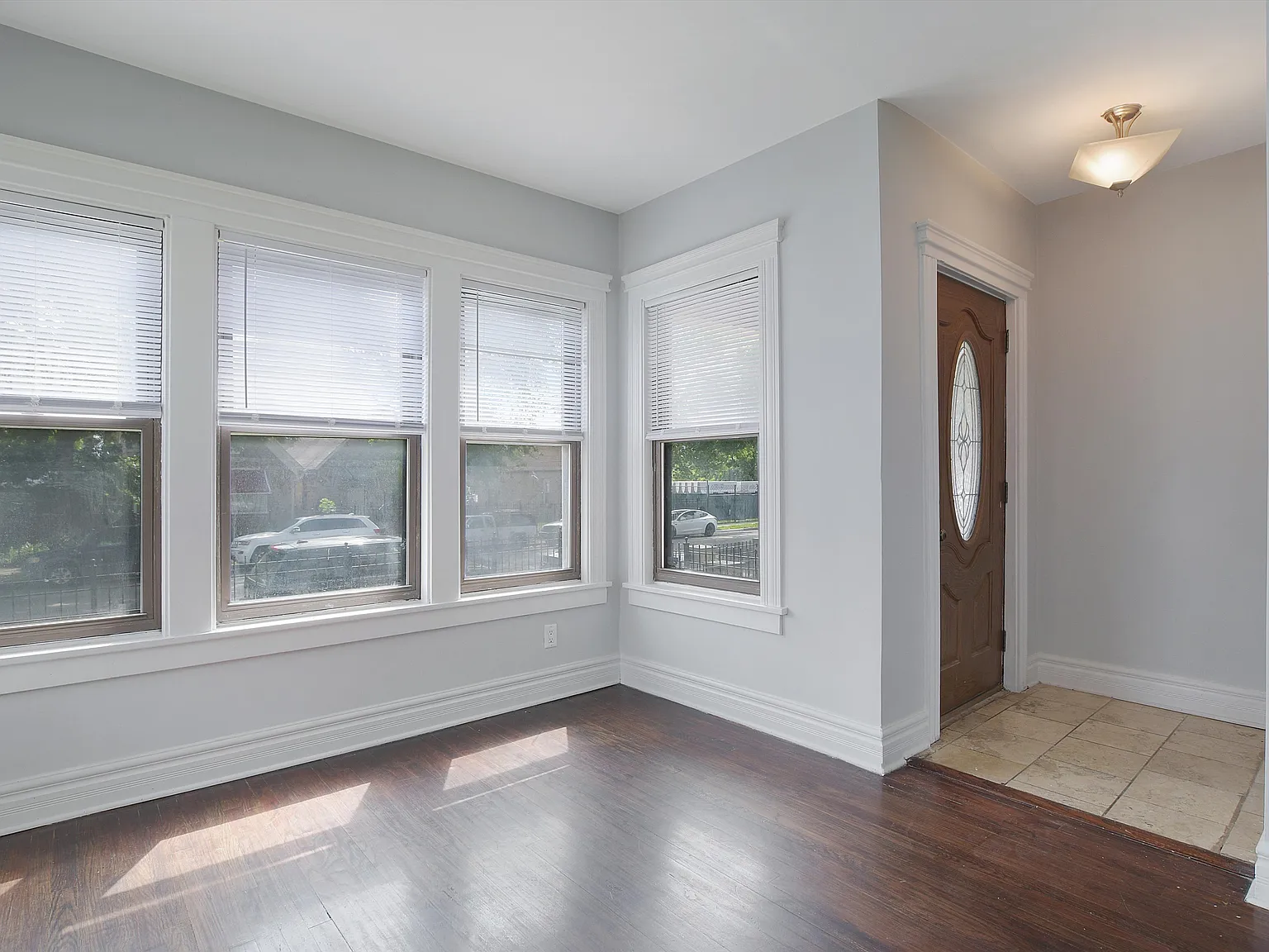 3 bed, 2400 sqft, $2,550 — Photo 4