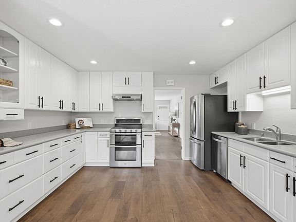 3rd image of 2752 Forbes Ave