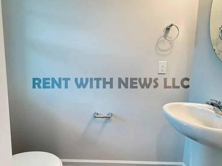 282 Paramount Dr — Photo 24