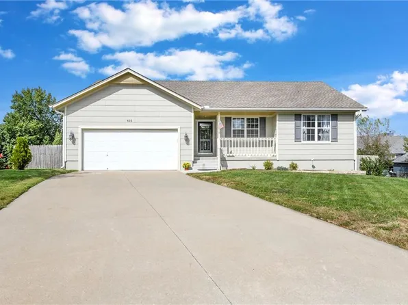 605 Horseshoe Dr, Pleasant Hill, MO 64080