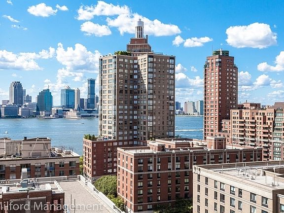 5th image of 99 Battery Pl APT 17H