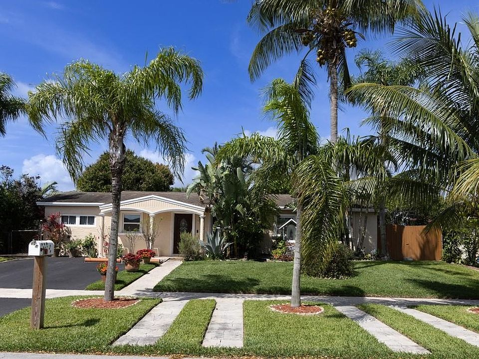 1st image of 1121 SW 7th Avenue