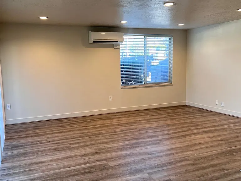 Harrison Pointe Apartments — Photo 8
