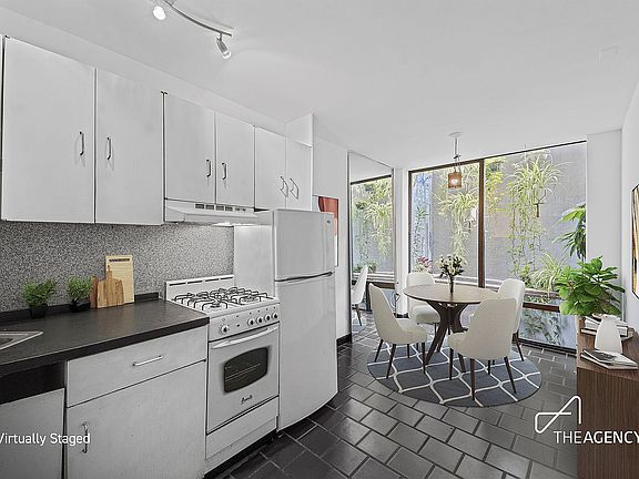 3rd image of 418 1/2 E 9th St APT 1A