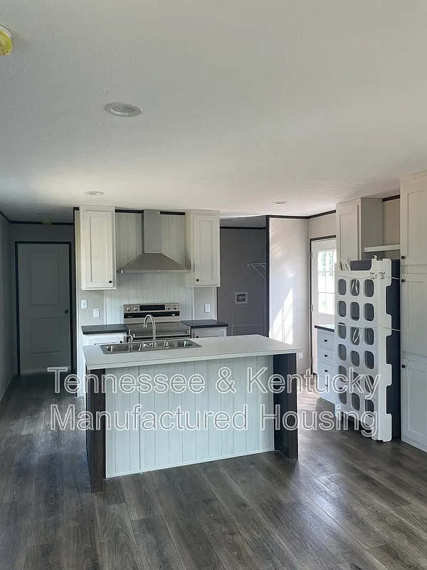 3 bed, 2.0 bath, 1200 sqft, $1,300 — Photo 3