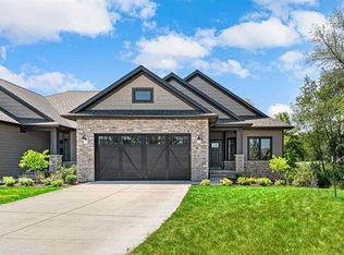 18 Pond Ridge Cir, Coralville, IA 52241