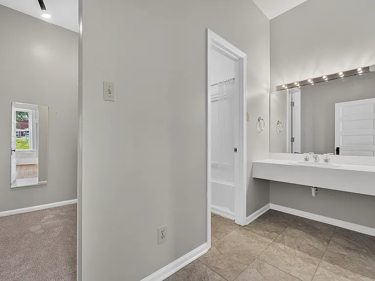 4325 Maryland Ave — Photo 10