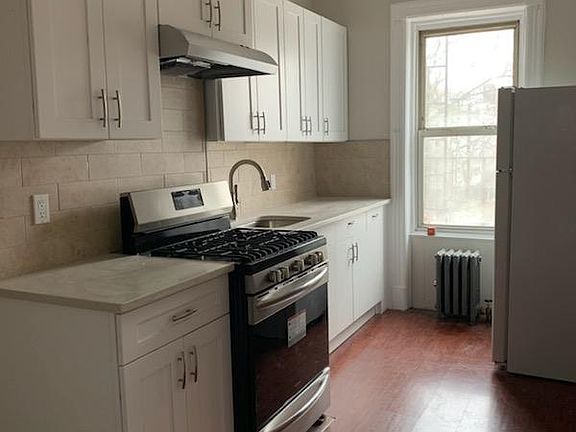 4th image of 109 Etna St