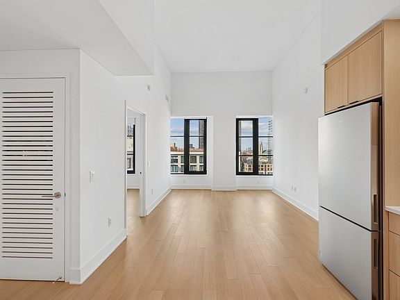 4th image of 499 President St #908