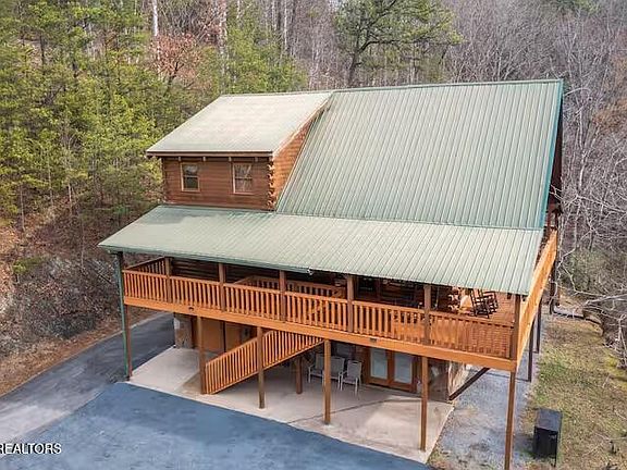 3rd image of 817 Boone Acres Ln
