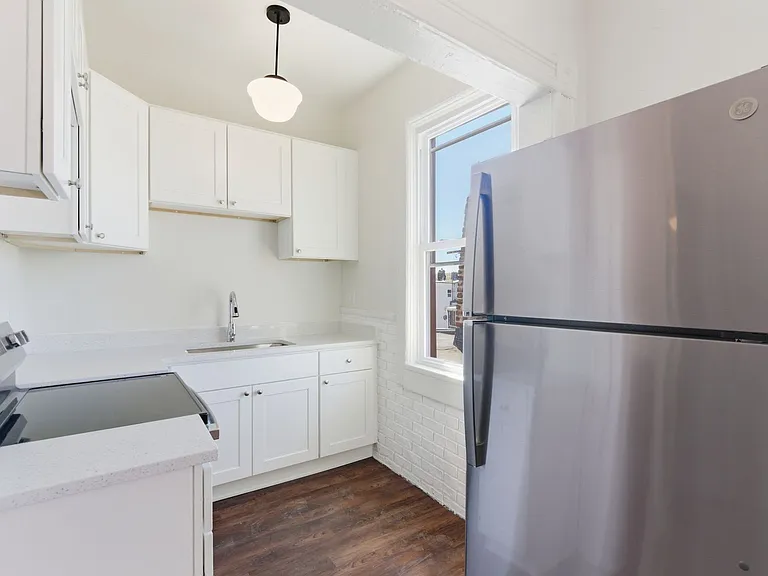 105 High St — Photo 1
