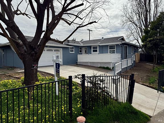 3rd image of 415 Taper Avenue