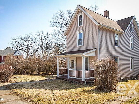 3rd image of 1013 Louisa St