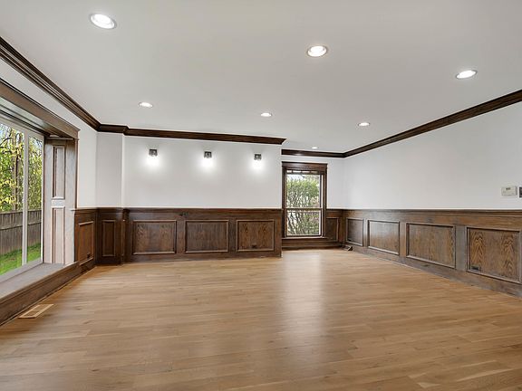 3rd image of 491 Old Surrey Rd APT A