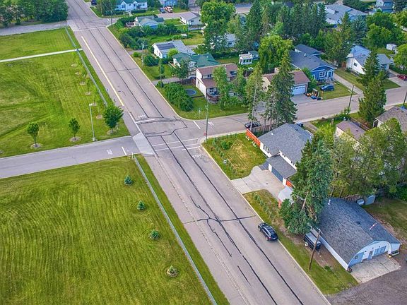 2nd image of 332 11th Ave E