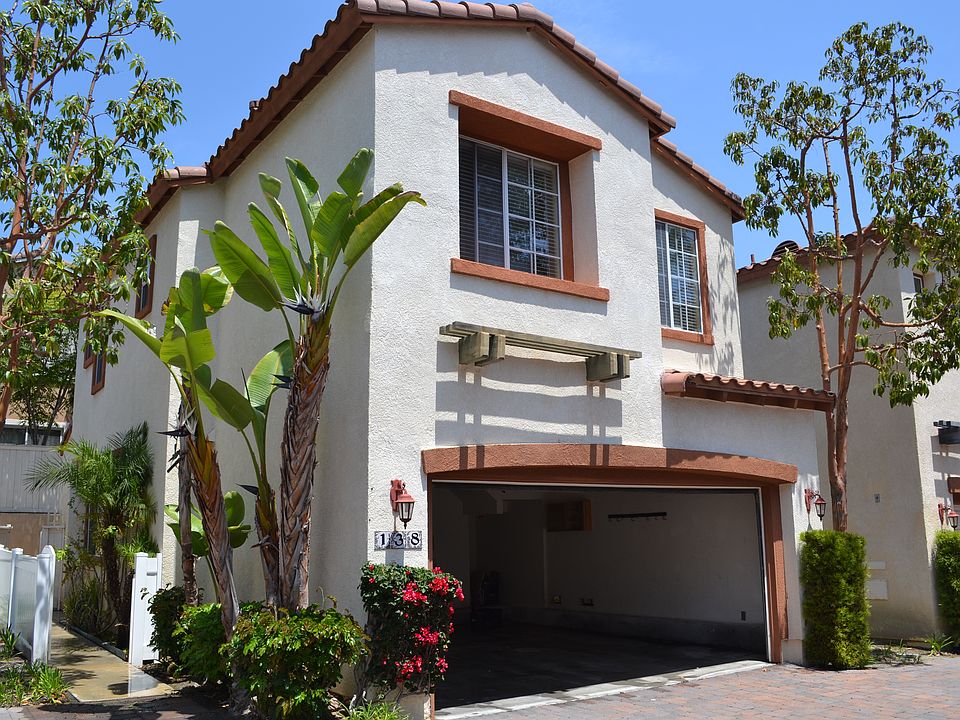 Detached townhome