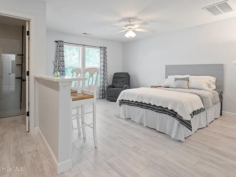 3350 Club Villas Dr #806 — Photo 20