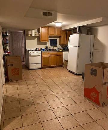 2nd image of 2164 N Oakley Ave