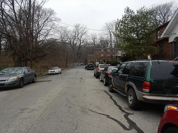 5th image of 248 Earnshaw Ave