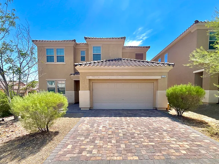 576 Glassford Ct — Photo 1