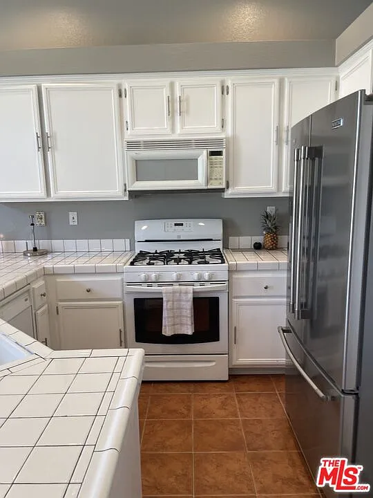 4 bed, 2.0 bath, 1682 sqft, $3,299 — Photo 3
