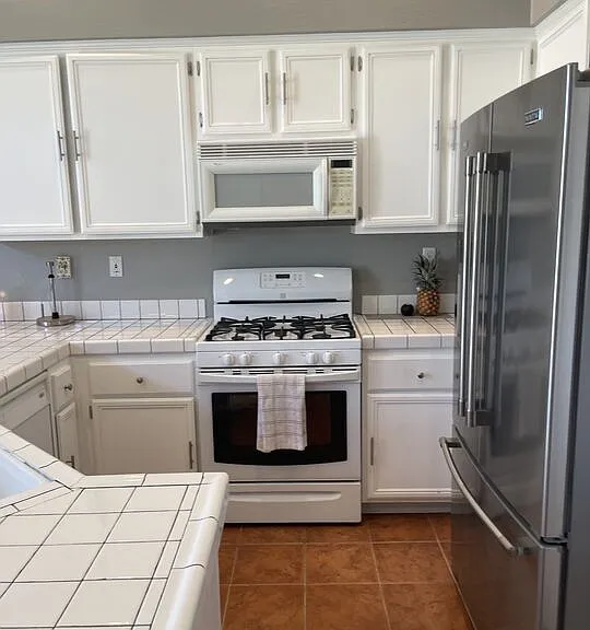 2611 Gemstone Ave — Photo 3