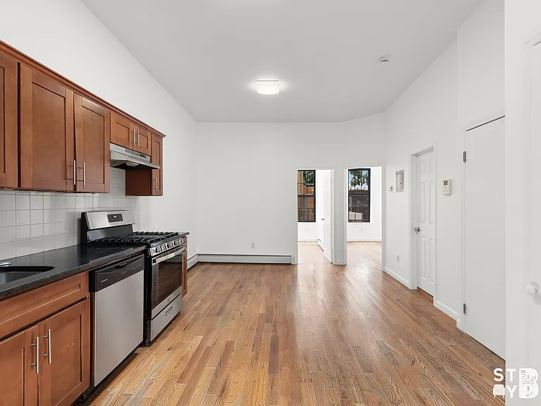 912 Putnam Ave #3 — Photo 4