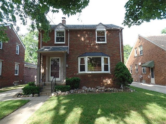 1st image of 2210 N Rosevere Ave