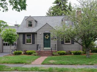 7 Willow St, Wakefield, MA 01880