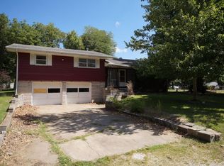 2335 E Thompson Pl, Springfield, MO 65804
