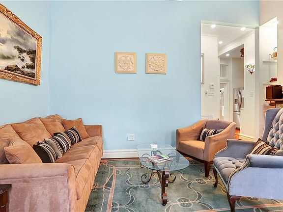 3rd image of 2530 Carondelet St