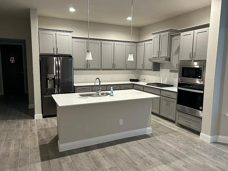 2032 Windsor Dr — Photo 2