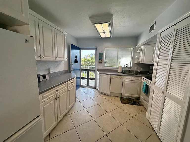 377 Vanderbilt Beach Rd #303 — Photo 4