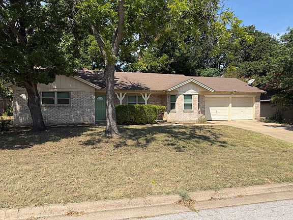 3rd image of 1217 Scott Dr