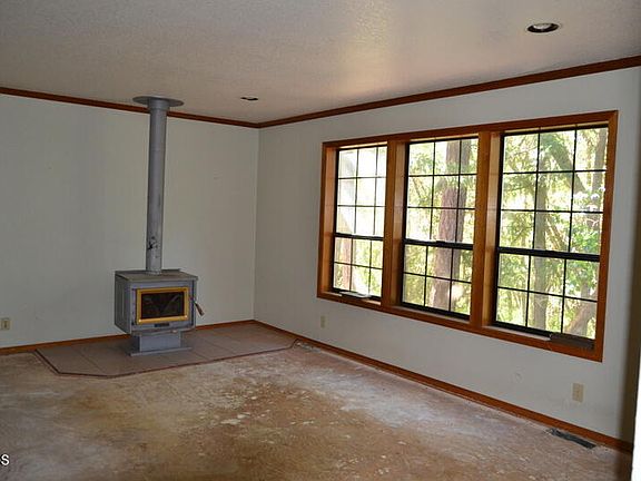 2nd image of 190 Shadow Ln