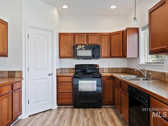5th image of 431 Cayuse Creek Dr