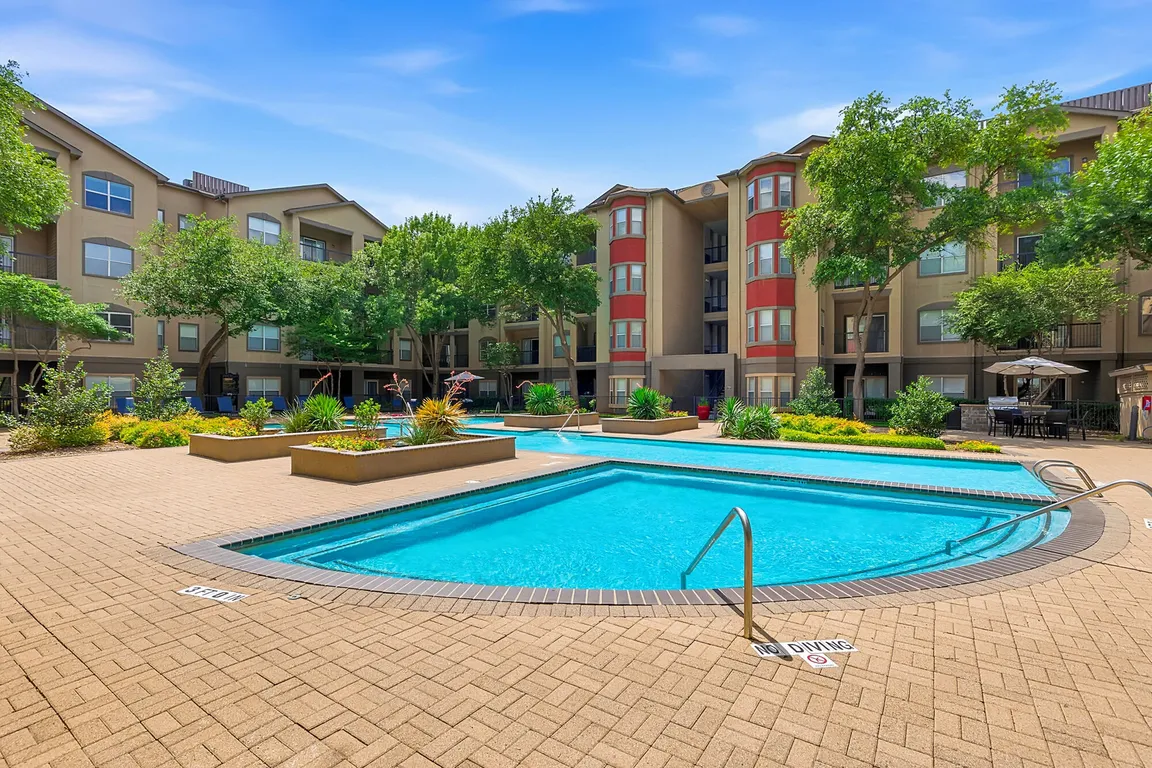 Inwood on the Park apartments community photo